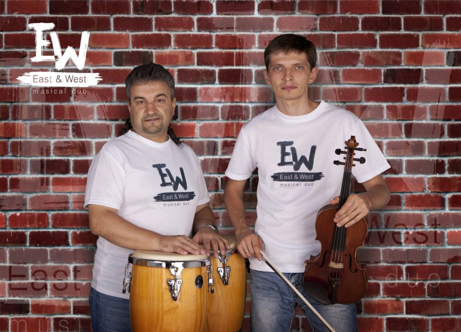 Музыкальный дуэт East&West&nbsp;Скрипач Александр Радочинский : 