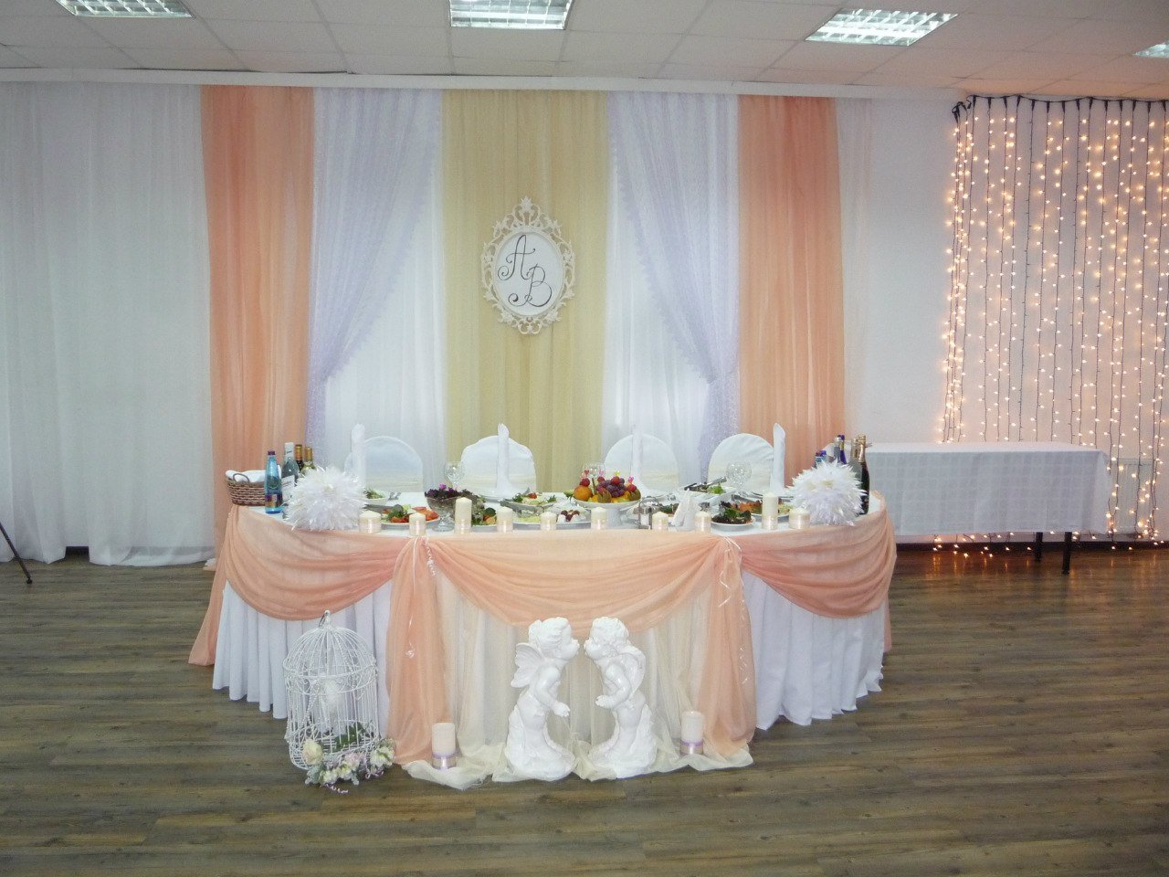 банкетные залы белый и фисташковый&nbsp;Загородный отель "Анива" : 