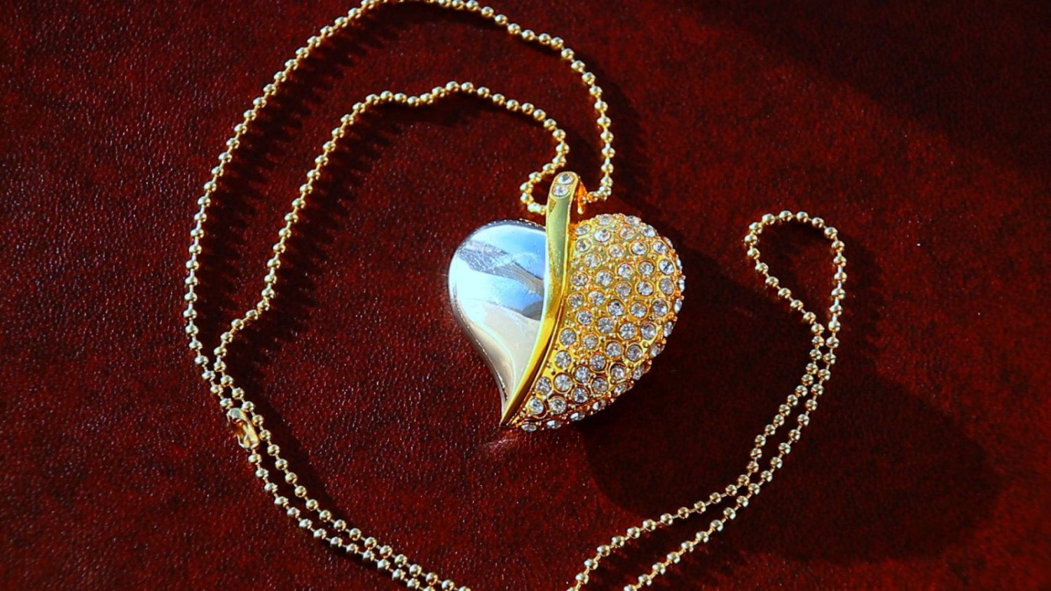 Наш подарок для Вас!&nbsp;Видеооператор Антон Голубев : 