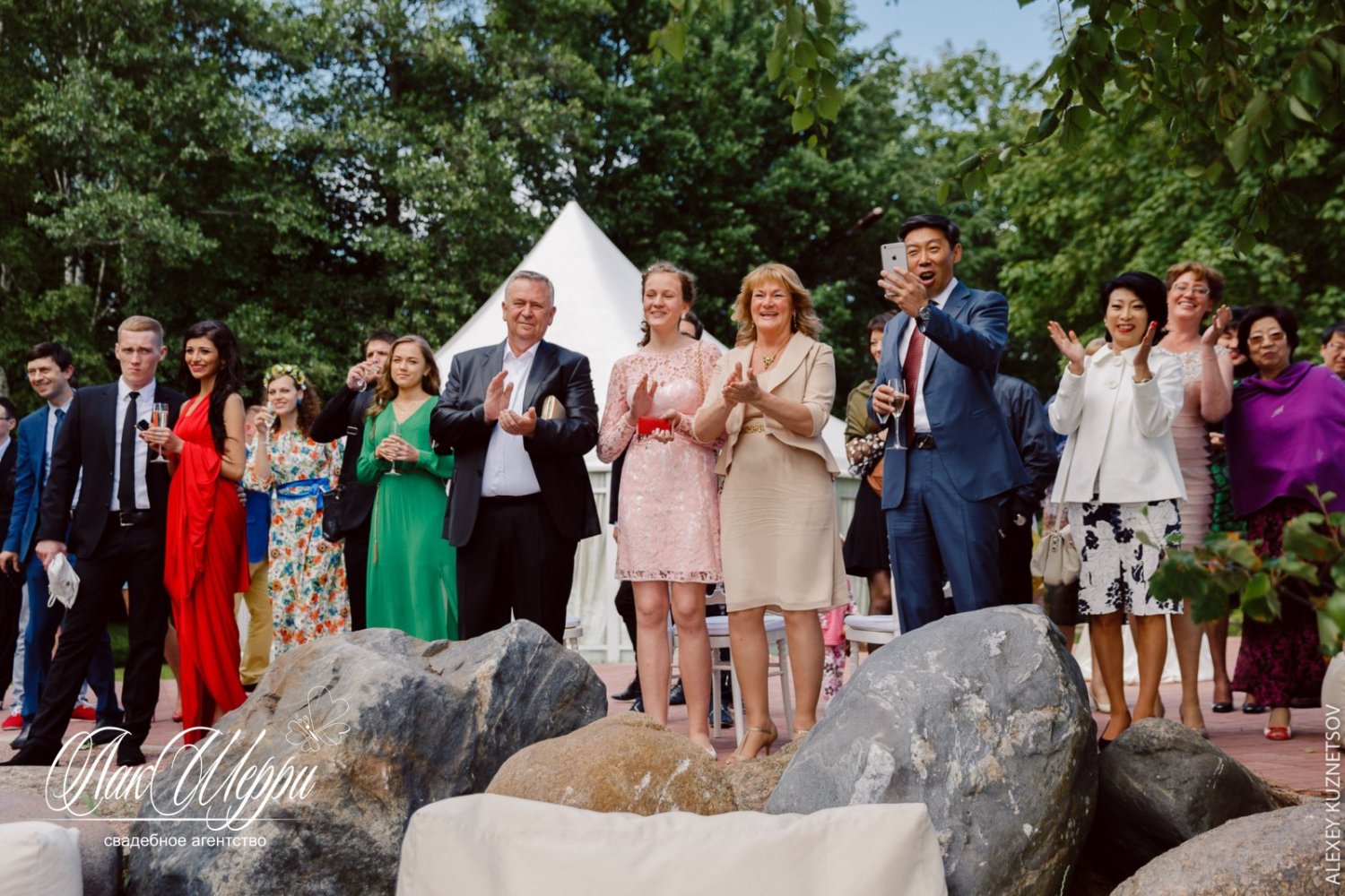 Красные ягоды на синем бархате Ильи и Дианы&nbsp;Свадебное агентство "ЛакШерри" : 