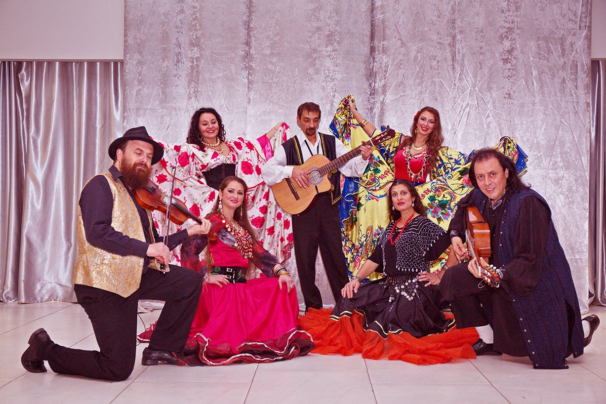Цыганский профессиональный этнический ансамбль "Золотая Подкова"&nbsp;Gypsy ensemble "Golden Horseshoe" : 