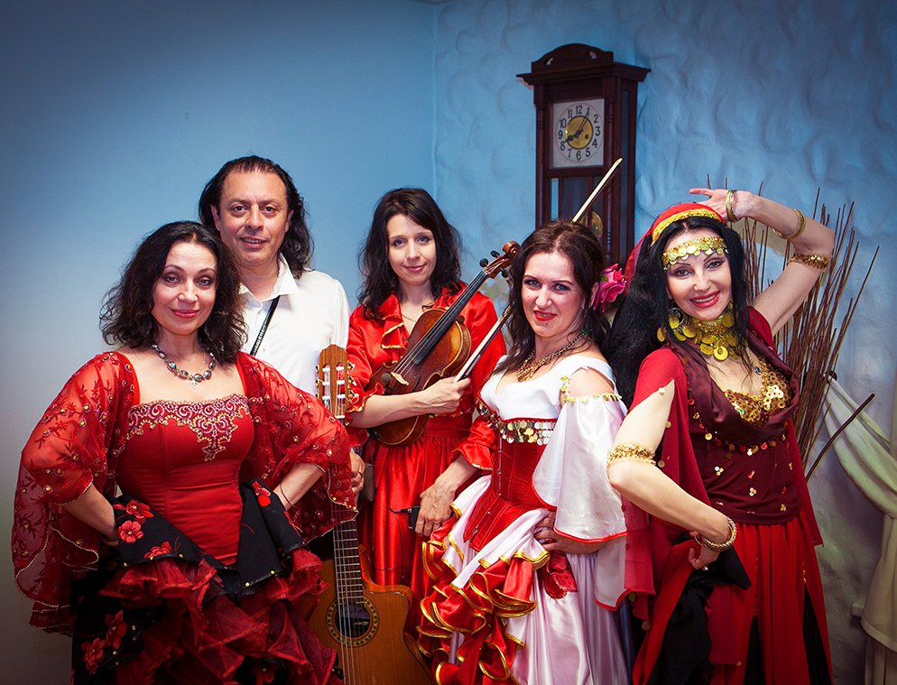 Цыганский профессиональный этнический ансамбль "Золотая Подкова"&nbsp;Gypsy ensemble "Golden Horseshoe" : 