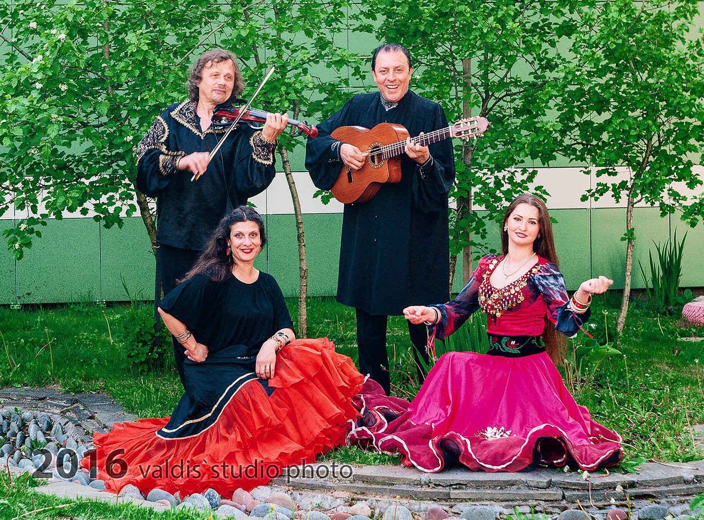 Цыганский профессиональный этнический ансамбль "Золотая Подкова"&nbsp;Gypsy ensemble "Golden Horseshoe" : 