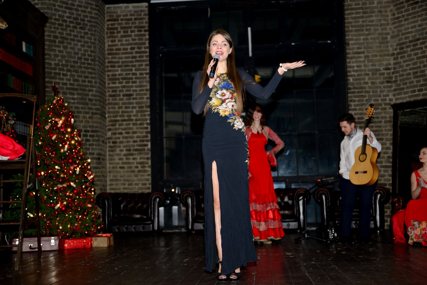 Ведущая Жанна Гагарина&nbsp;Ведущая Жанна Гагарина : 