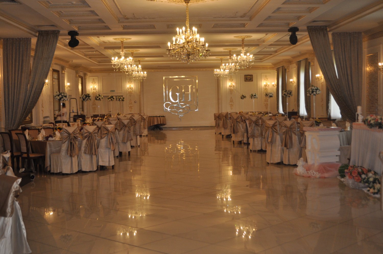 _DSC0019.JPG – Ресторан & банкет hall "Геворговъ hall " | Банкет в ресторане и кафе в Белореченске - 1 из 7