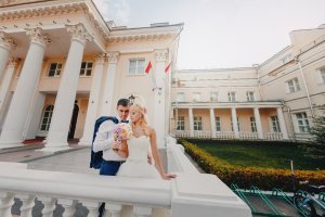 логотип Снегири свадебный отель